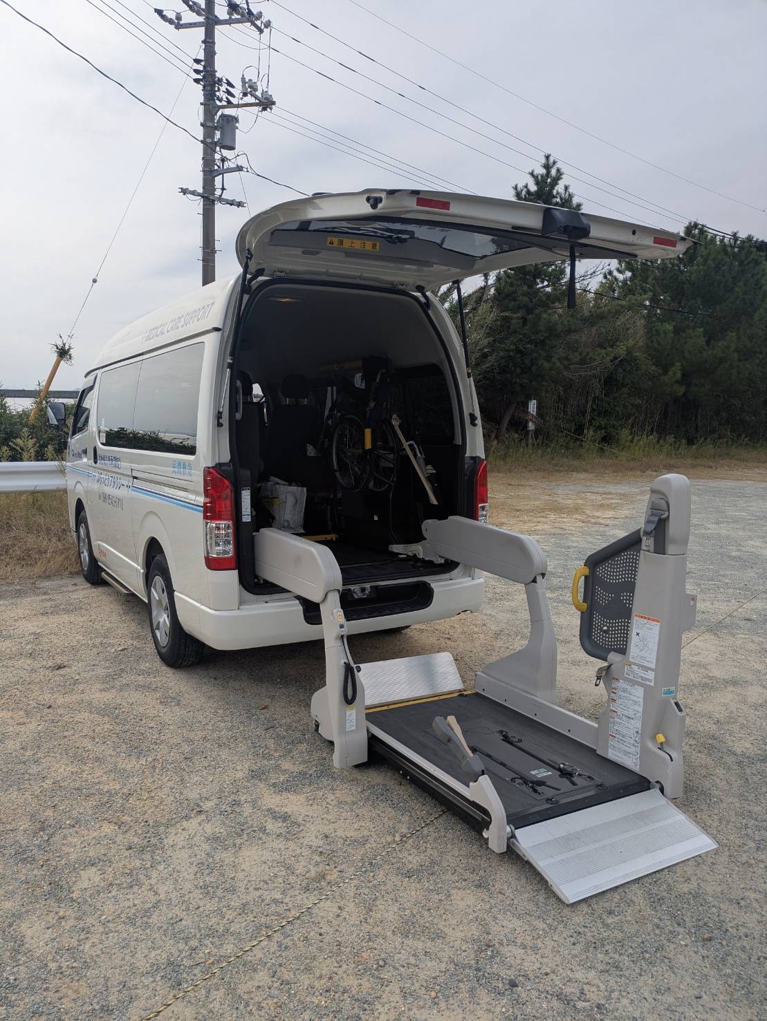 看護師が運転する安全・安心の介護タクシー