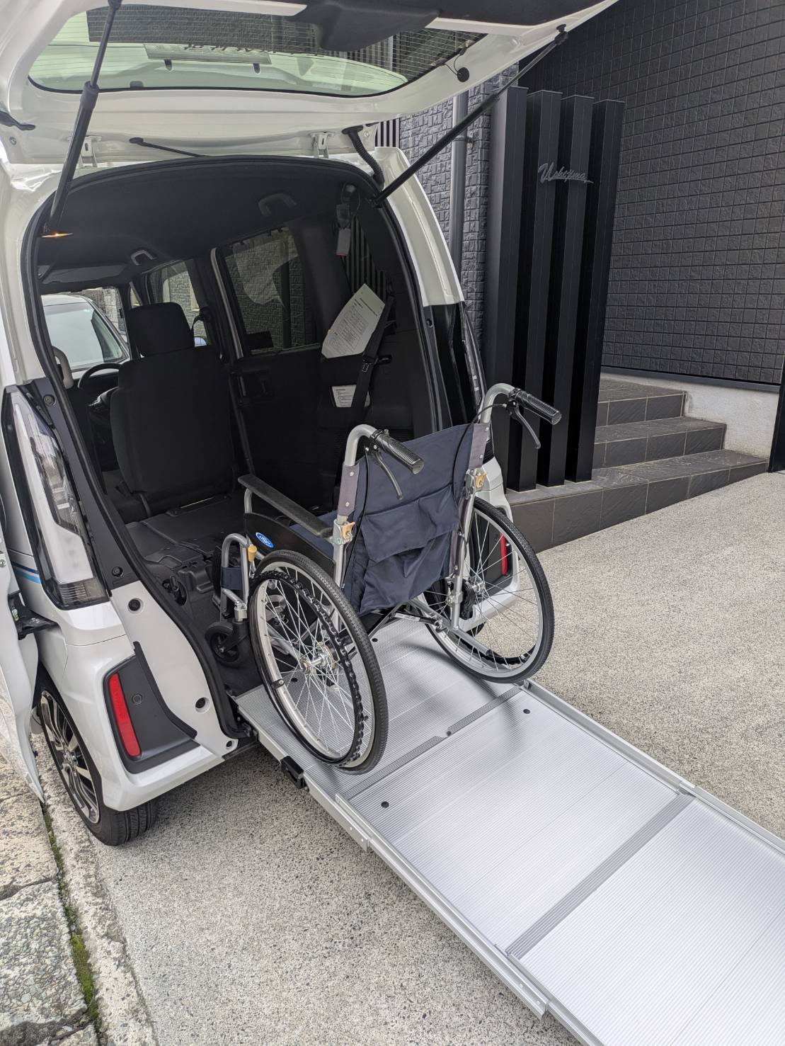 4. ストレッチャーや車椅子での移動