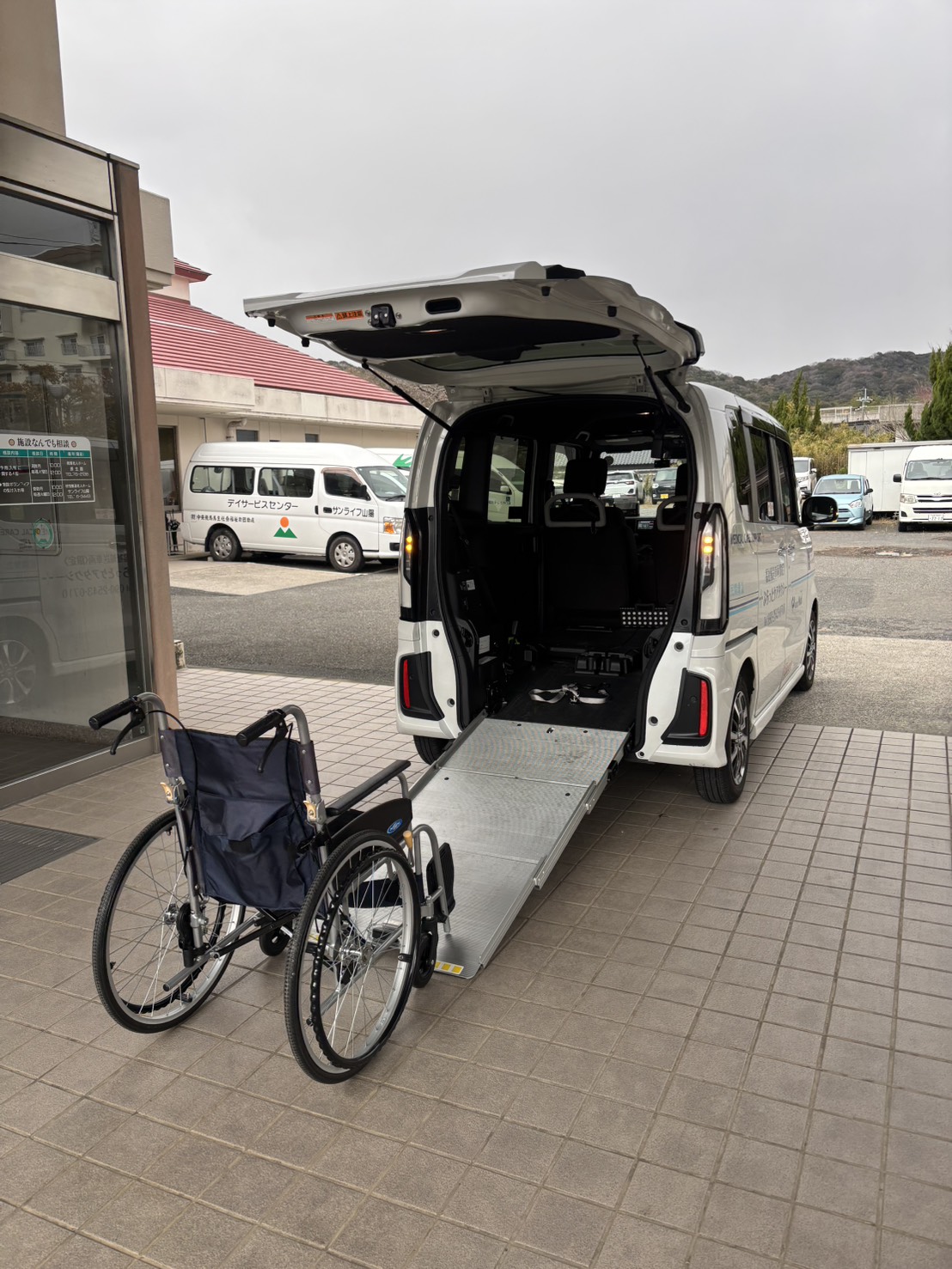 4. 車椅子移動のご案内